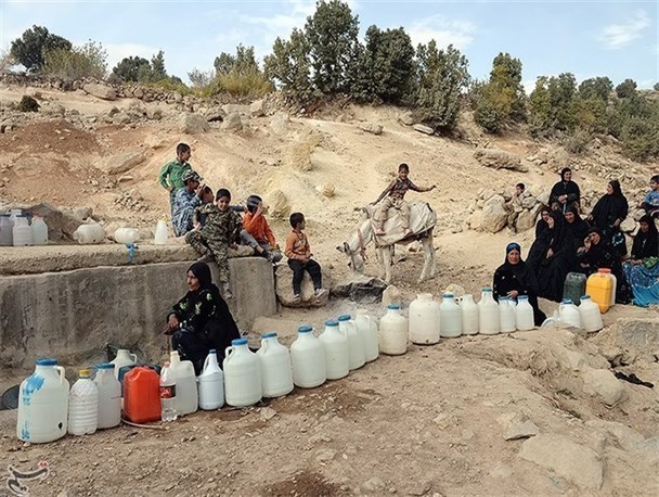 یکی از دلایل کم آبی برداشت بی رویه از منابع آبهای زیر زمینی است/ پنج روستای حاجی آباد با تانکر آب رسانی می شود