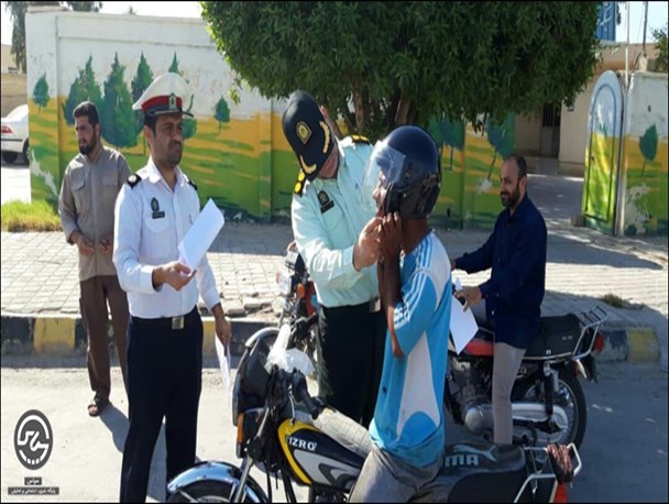 کلاه ایمنی به موتورسواران دیری اهدا شد