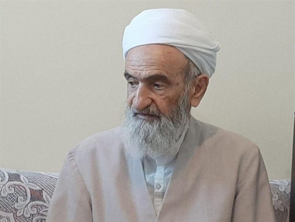 باید از زندگی و مبارزات امام خمینی (ره) درس عبرت بگیریم