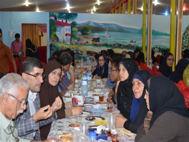 ضیافت افطاری مددجویان موسسه خیریه ریحانه و انجمن حمایت از بیماران خاص نوشهر/تصاویر