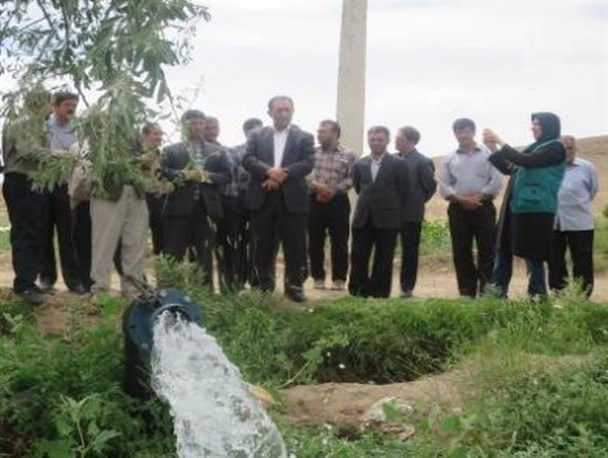 طرح لوله گذاری زمینهای کشاورزی در آذرشهر به اجرا در آمد