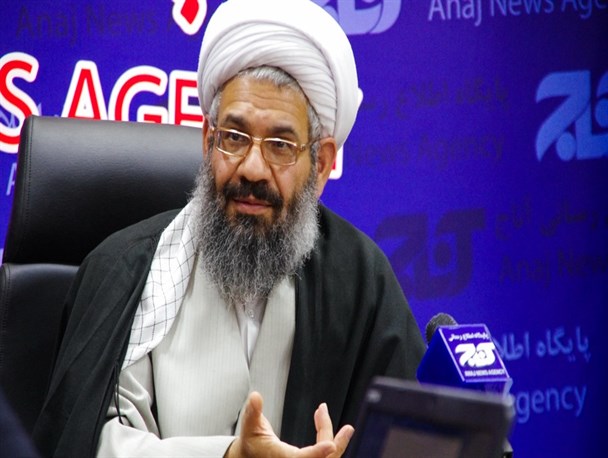 جوانان ماهیانه پانصد هزار تومان نمی‌توانند خانه ببرند آن‌وقت عده‌ای دریافتی نجومی دارند