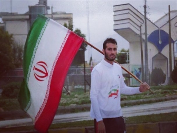 دانشجوی بسیجی به عشق شهید خرسند می دود