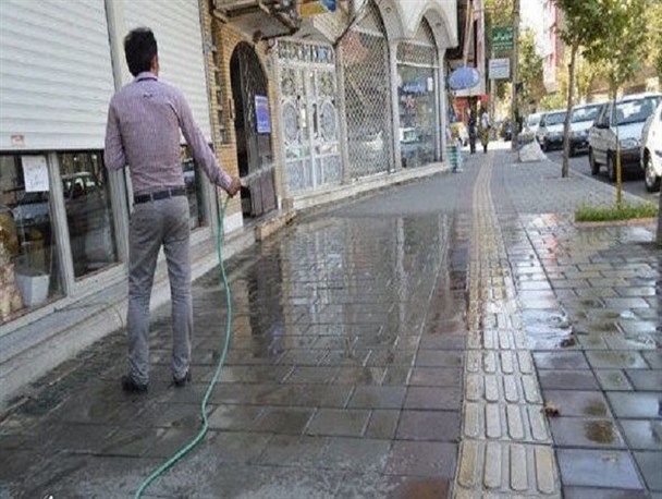 مغازه‌داران یاسوجی با آب، جارو می‌زنند!