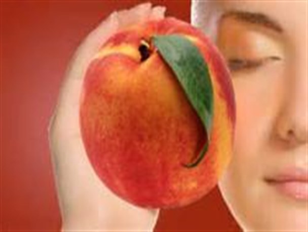 خانم ها ،در تابستان هلودرمانی کنید/ آفتاب سوختگیتان را درمان کنید