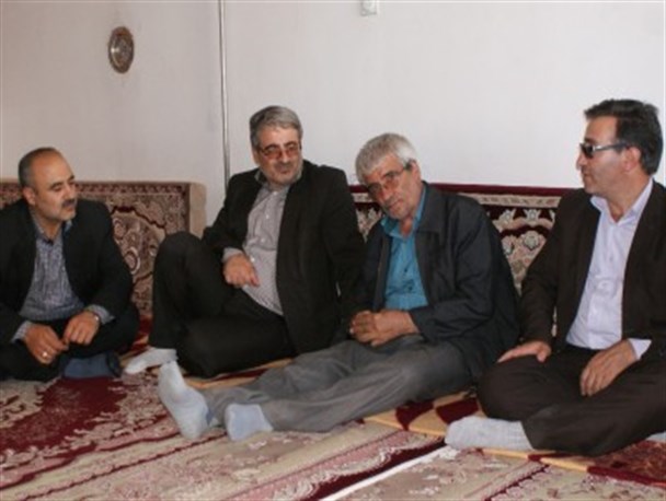 دیدار مسئولین ارشد ورزقان با هفت خانواده  شهید والامقام