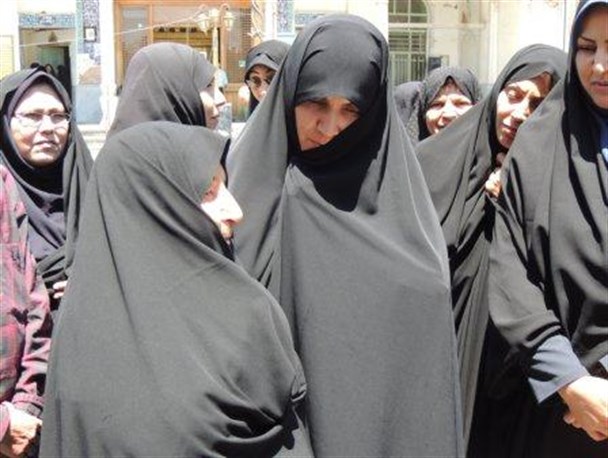 رونمایی از تندیس زنان ایثارگر استان چهارمحال و بختیاری + تصاویر