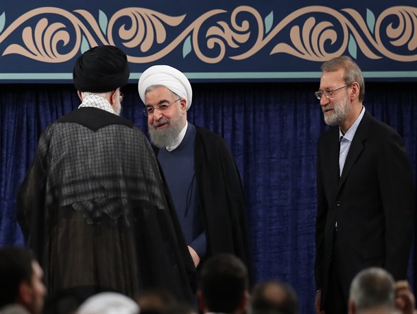 دیپلماسی ملتمسانه دولت راه به جایی نخواهد برد
