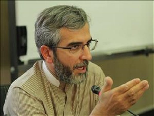 جبهه انقلاب پرچم دار توسعه عینی است/ در برجام برخی حقوق ملت ایران الی الابد ضایع شد