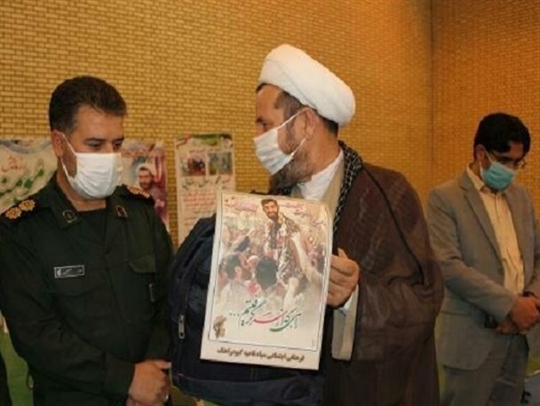 اهدای بیش از ۲۵۰ بسته لوازم التحریر به دانش آموزان در پویش همکلاسی مهربان