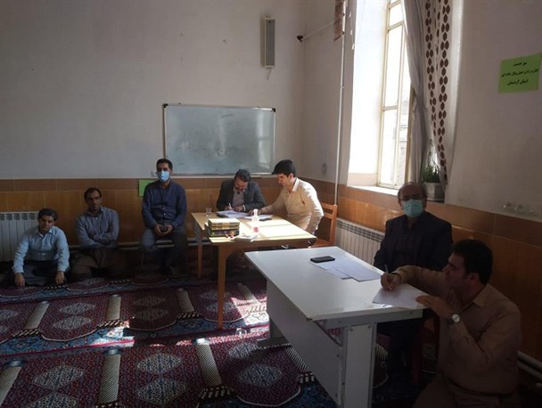 برپایی میزخدمت دستگاه‌های اجرایی در روستای محروم درویشان سنندج
