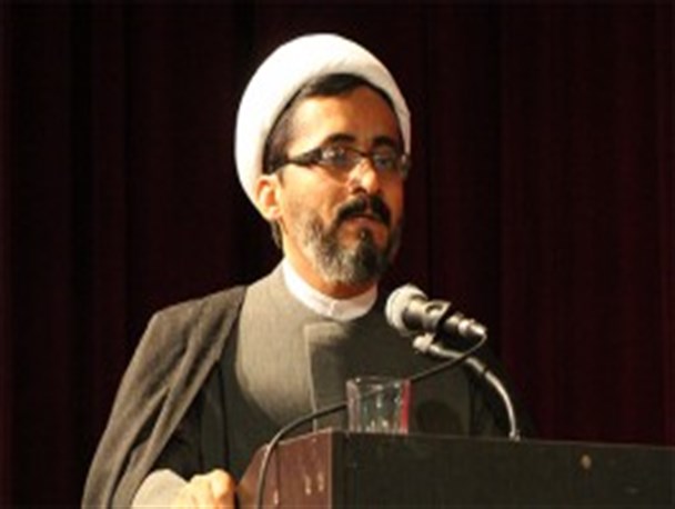 استکبار جهانی دغدغه آباد کردن ایران را ندارد/مسئولین مراقب رخنه فرهنگی باشند