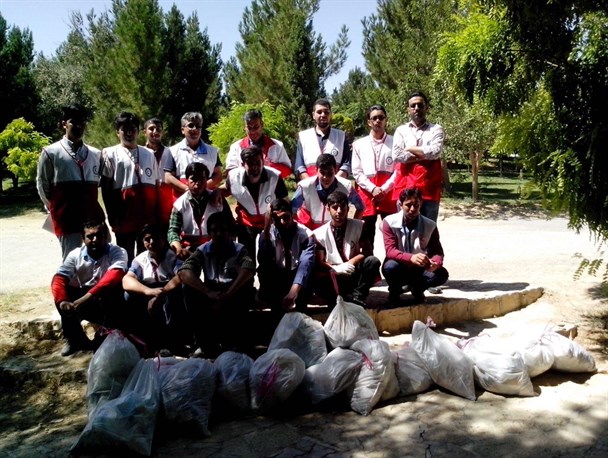 پاک‌سازی طبیعت گرمه از زباله +تصاویر