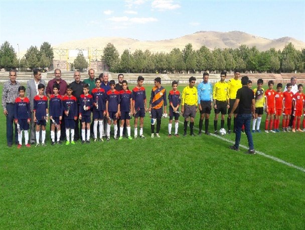 حضور سرمربی سابق تیم ملی نوجوانان و استعداد یاب فدراسیون فوتبال در نهاوند+ تصاویر