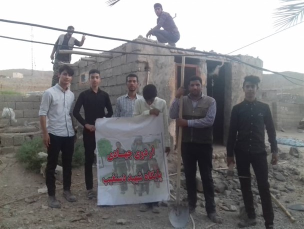 خدمت رسانی به مناطق محروم حاجی آباد توسط گروه جهادی مدافعان حریم ولایت