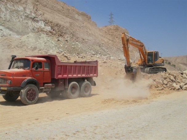 بحران کمبود "قیر" بلای جان عملیات راه سازی در محور ارتباطی یاسوج _ اصفهان/ آقای استاندار ما قیر می خواهیم!