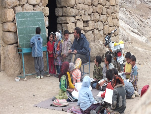 عملکرد دولت در مناطق محروم کشور قابل دفاع نیست