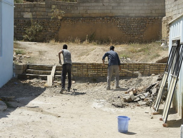 طعم شیرینِ مهرماه با دانشجویان جهادی/اهدای هزینه تعمیر یک مدرسه از سوی مسئول نمایندگی ولی فقیه در سپاه عاشورا