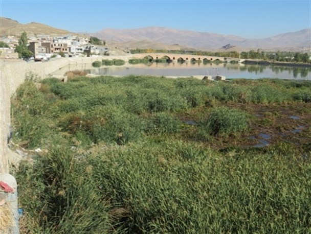 گرد غربت بر چهره پل تاریخی قشلاق سنندج