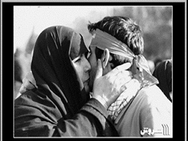 این زن وقتی اسلحه به دست گرفت مادر چهار فرزند بود