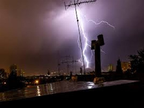 صاعقه جان یک بانوی املشی را گرفت