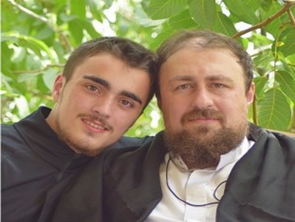 انتخاب حسن خمینی در مجلس خبرگان و احتمال ورود احمد خمینی به عرصه سیاست/ احمد خمینی در حال ساخت نسخه جدیدی از خاندان خمینی