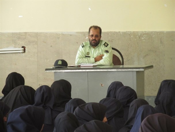 حضور بیش از 40 کارشناس انتظامی در مدارس شهرستان خنداب