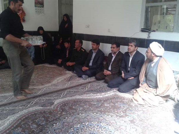 دیدار مسئولین بوانات از خانواده های جان باختگان حادثه منا + عکس