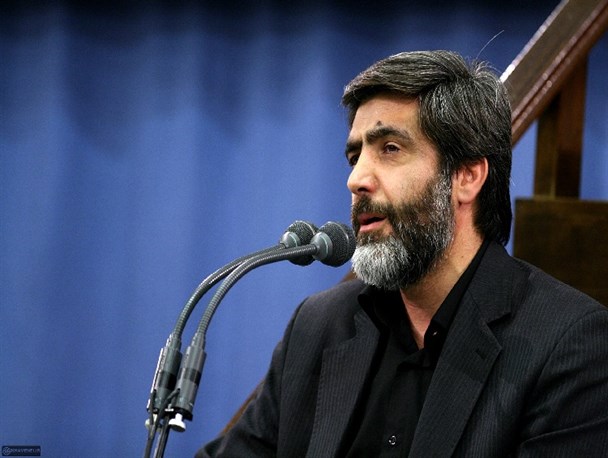 مداحی که تریبون مجالس عزاداری امام حسین(ع) را در دست دارد باید خود عامل به حرف هایش باشد/ وهابیت سعی می کند چراغ عزاداری امام حسین(ع) را کم نور کند