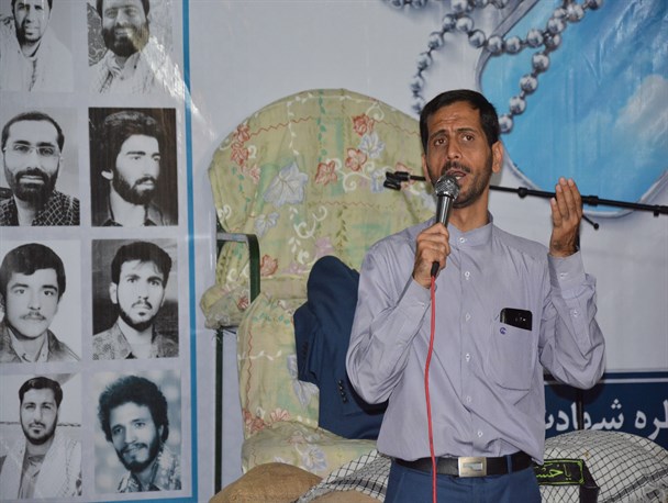 مداحان یاد و خاطره شهدا را در جلسات زنده نگه دارند