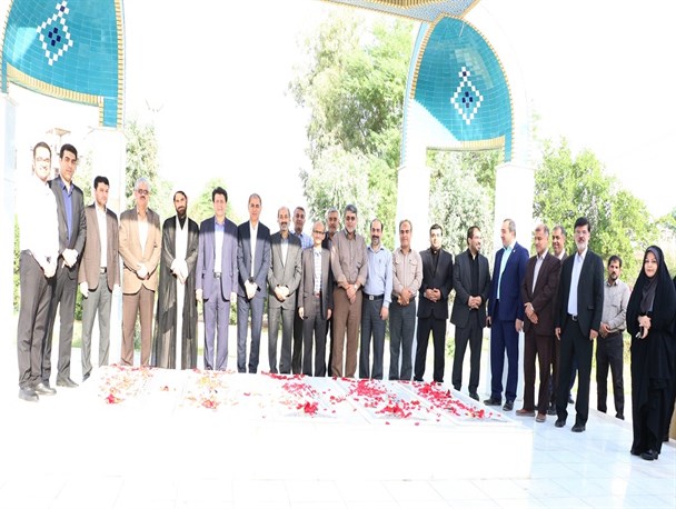 ادای احترام سرپرست جدید دانشگاه علوم پزشکی اهواز به مقام شامخ شهدا