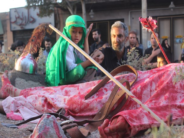 آیین سنتی حرکت دسته بنی اسد در اردکان برگزار شد