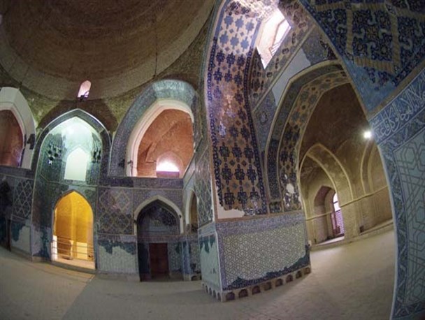 بی‌احترامی به مسجد و جانبازان زیر سایه‌ی غفلت مسئولین/ تبدیل فیروزه جهان اسلام به پادگان/ وقتی مدیر کل میراث فرهنگی استان معلم اخلاق رسانه‌ها می‌شود