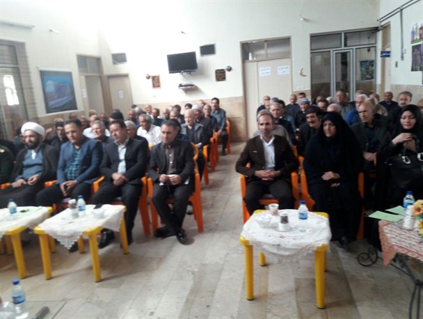 دیدار مسئولین با سالمندان در اسلام آبادغرب+ تصاویر