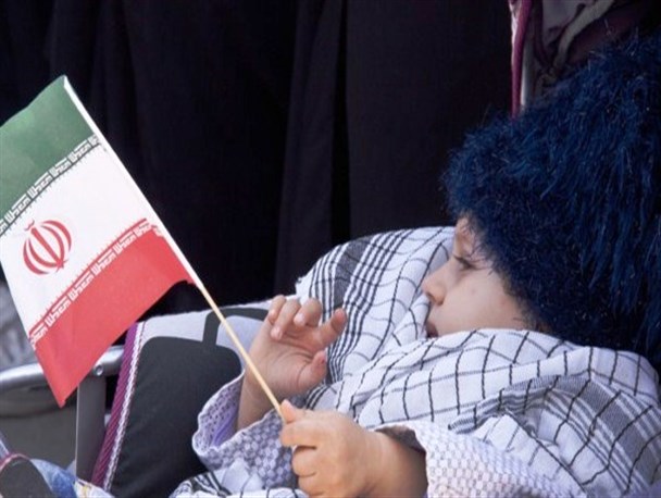 لحظه های ناب ۱۳ آبان در کرمانشاه/ اینجا استکبار ستیزی به ارث می رسد