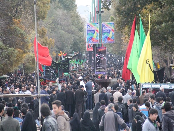 دارالمومنین همدان در عاشورای حسینی یکپارچه عزا و ماتم شد