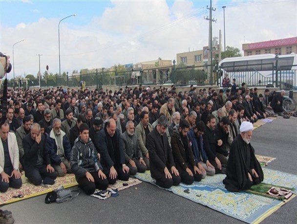 شعار "لبیک یا حسین" سمنانی‌ها در نماز ظهر عاشورا