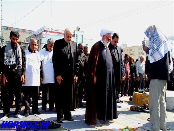 برپایی با شکوه نماز ظهر عاشورا در بندرعباس