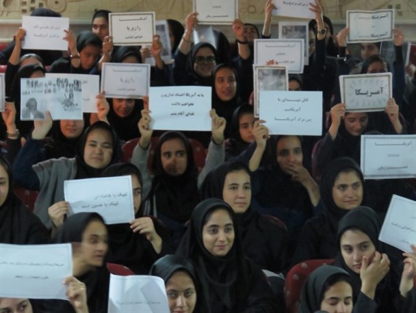 یاداواره شهدای دانش آموز با رنگ و بوی "نفوذ آمریکا ممنوع" در ایلام برگزار شد+تصاویر