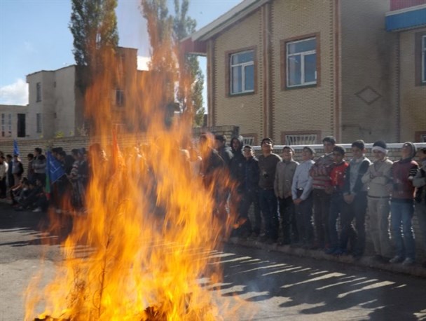 مانور بمباران هوایی در مدارس سراب برگزار شد