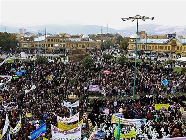 شعار مرگ بر آمریکا در آسمان همدان طنین انداز شد/حضور پرشور جوانان در راهپیمایی 13 آبان