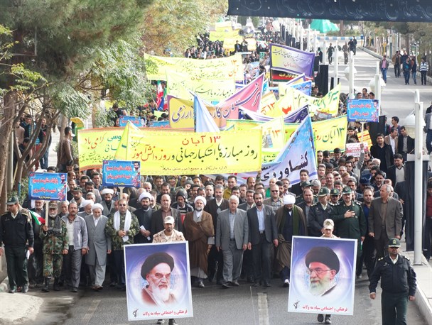 دانش آموزان و دانشجویان مه ولات رساتر از همیشه فریاد "مرگ بر آمریکا" سر دادند