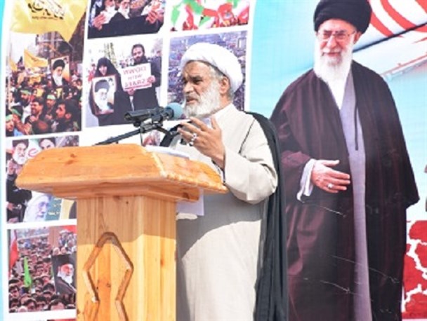 اگر از راه امام دور شویم سیلی محکمی می خوریم