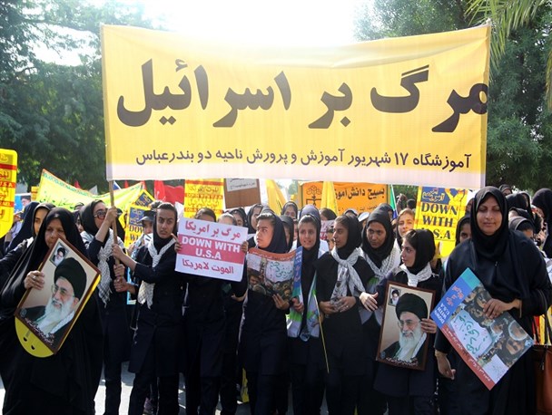 حضور پر شور بانوان هرمزگانی در راهپیمایی ۱۳ آبان