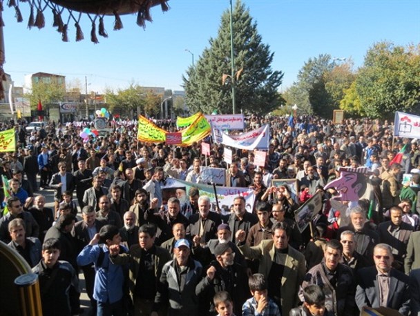 امریکا با وجود رجزخوانی هم، هیچ غلطی نمی کند/مشت هایی که فریاد زدند؛ "مرگ بر امریکا"