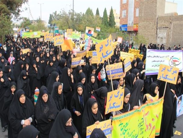 حضور بانوان در راهپیمایی ۱۳ آبان سمنان به روایت تصویر