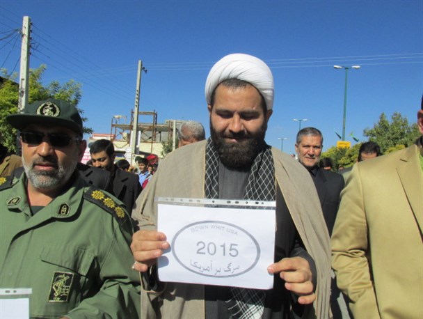 مسئولان و دانش آموزان فراهان به کمپین "مرگ برآمریک 2015" پیوستند