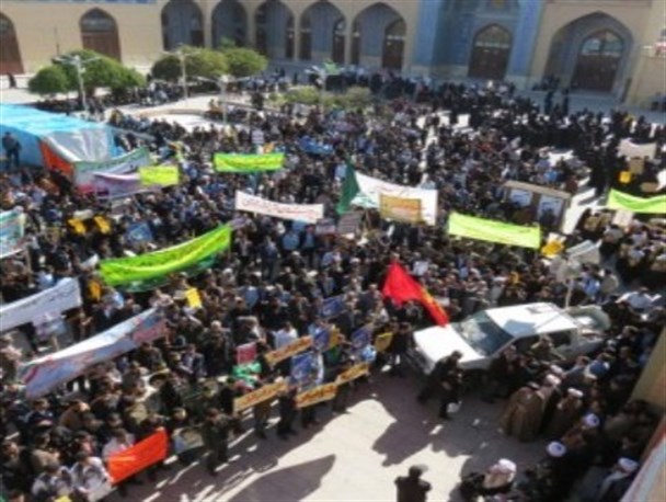 خروش دانش آموزان و دانشجویان رفسنجان در راهپیمایی یوم الله ۱۳ آبان/تصاویر