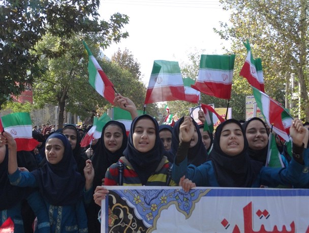 حضورپر شور دانش آموزان و دانشجویان لرستانی در راهپیمایی 13 آبان به روایت تصویر