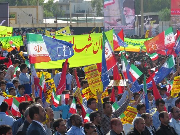 دانش آموزان بوشهری با شعار مرگ بر آمریکا استکبار جهانی را زیر پا گذاشتند